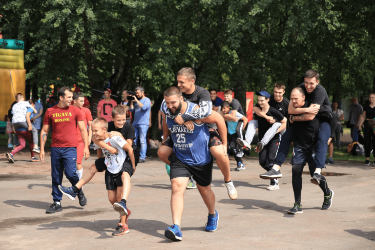 В парке Долгопрудного начали проводить бесплатные тренировки по физической подготовке