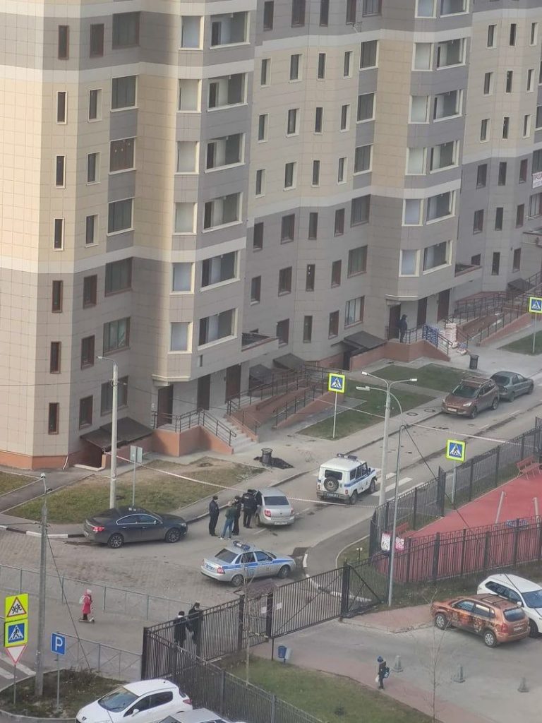 В Раменском школьница упала с 5-ого этажа из-за селфи