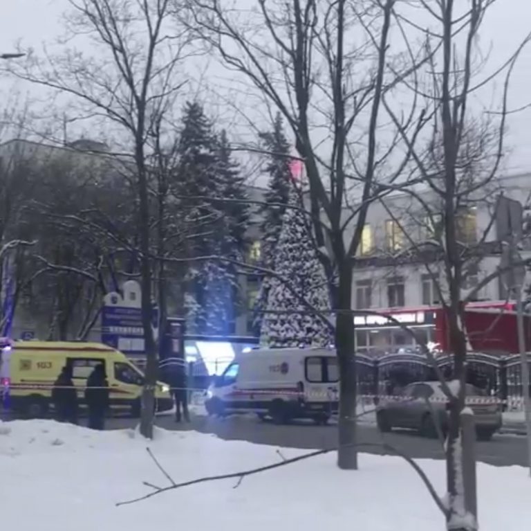 Мужчина открыл стрельбу в МФЦ на юго-востоке Москвы