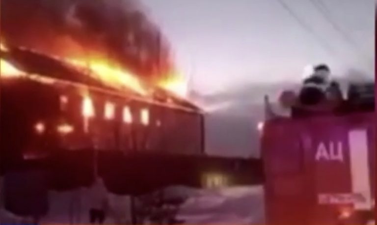 Школьник помог вывести пенсионеров из горящего здания в Подмосковье
