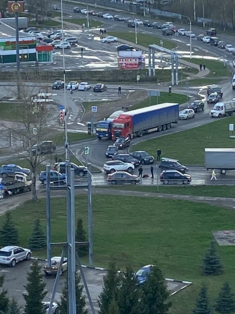 Водитель грузовика насмерть сбил женщину на пешеходном переходе в Подмосковье