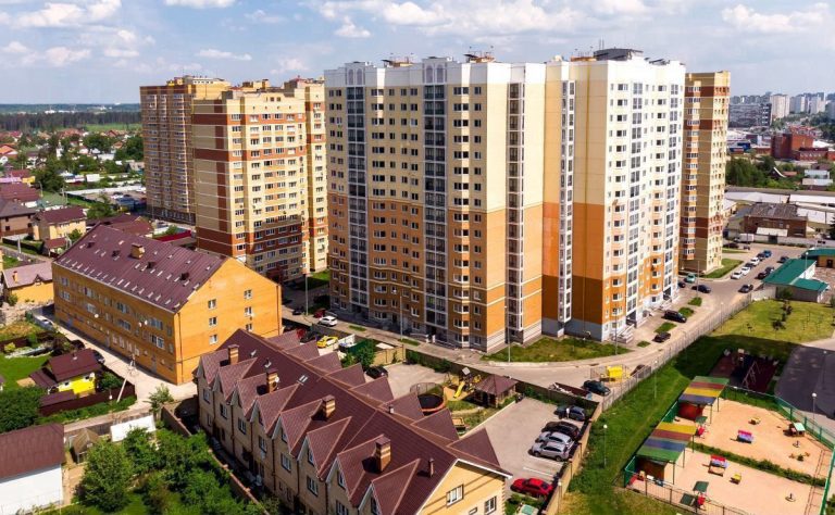 Названы округа Подмосковья, где продаются самые дешёвые квартиры