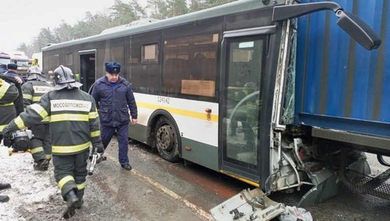 Крупное ДТП с автобусом произошло в Подмосковье