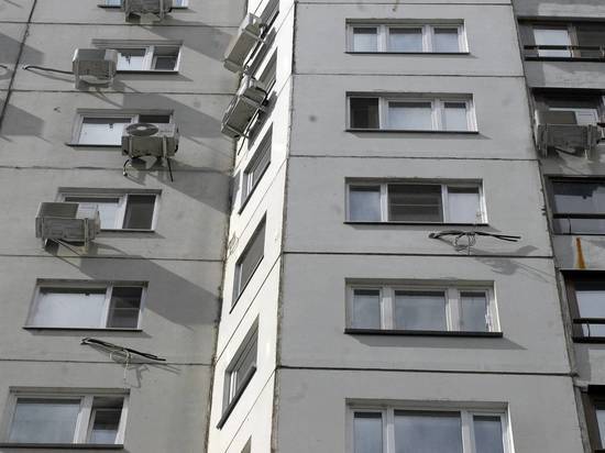 Житель Подмосковья упал с высоты 12-го этажа, выжил и сам пришел к соседям за помощью